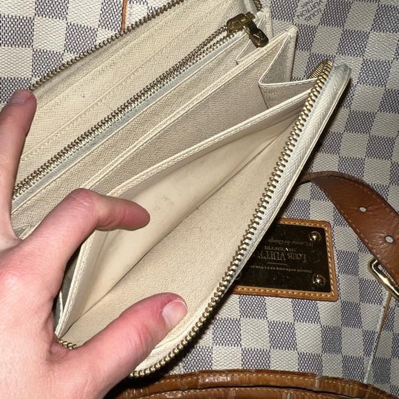 Zippy Wallet - Picture 6 of 9